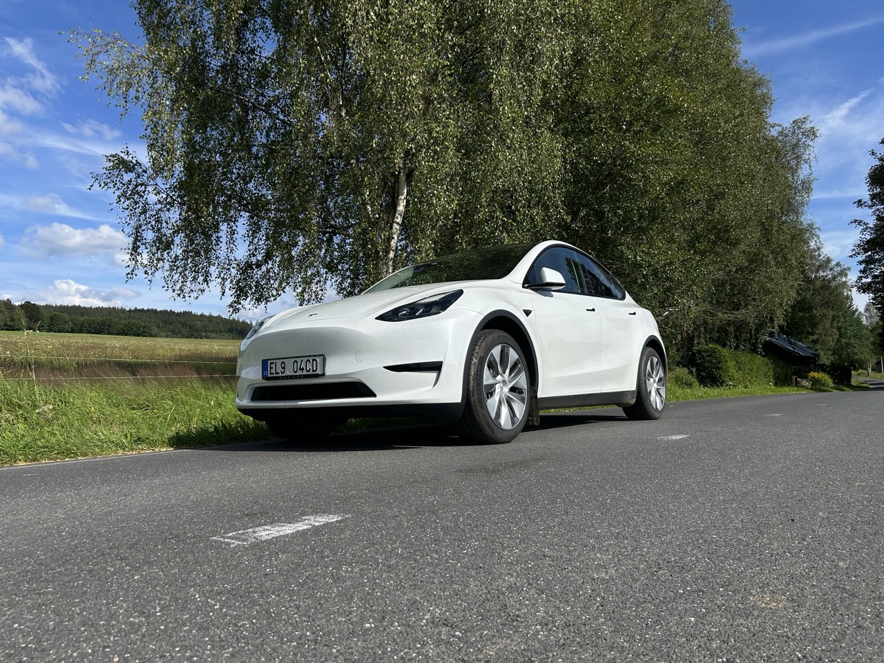 Tesla Y: foto Žena v autě.cz