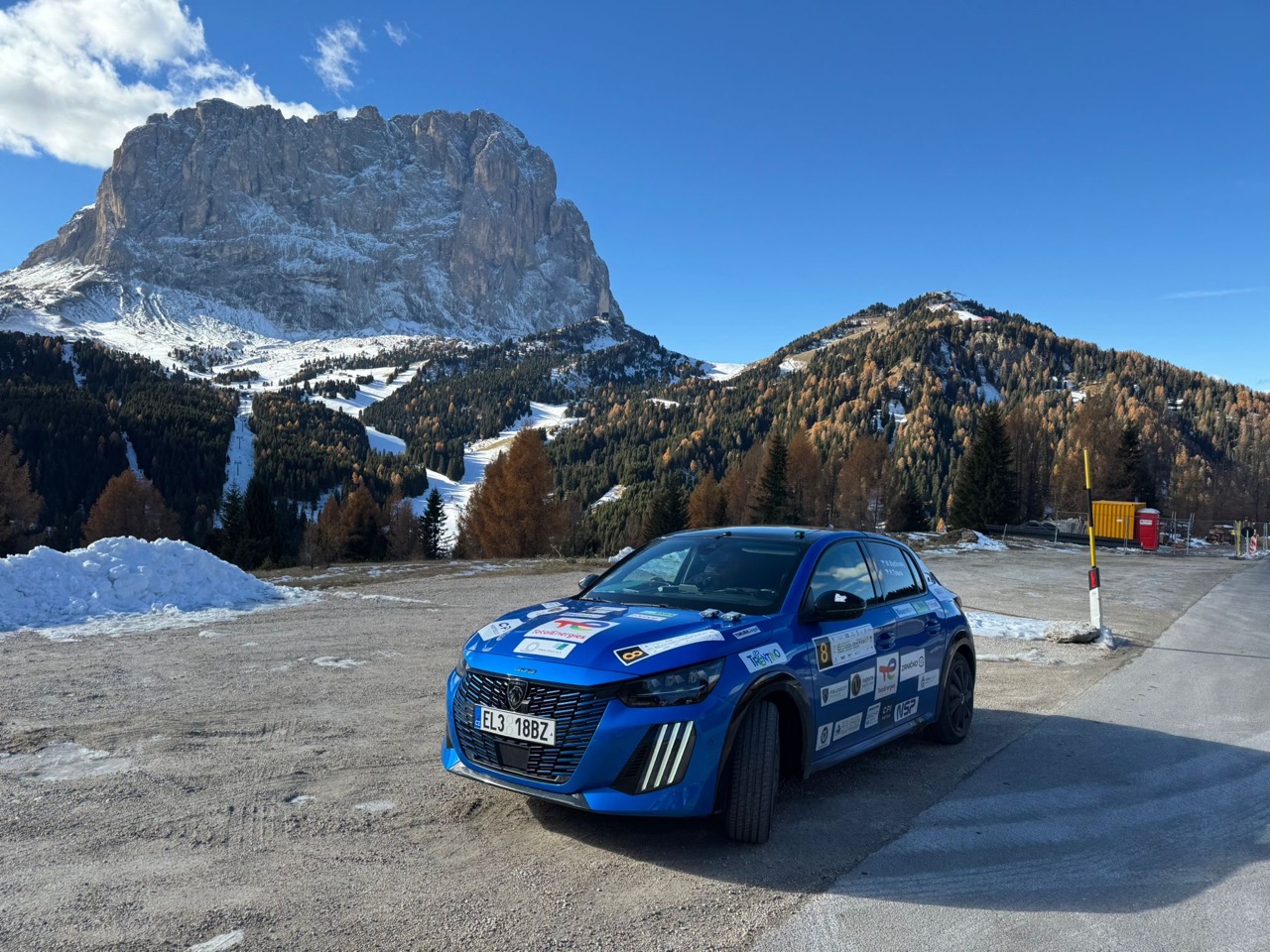 Bydžovský s e208 v Dolomitech: ecoRally 2025: foto Peugeot